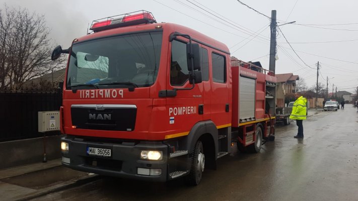 Incendiu puternic la un restaurant din Râmnicu Vâlcea. Zeci de persoane au fost evacuate
