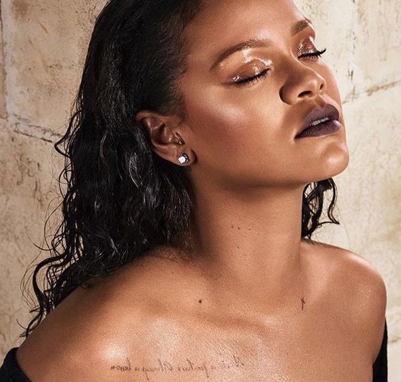Rihanna e model pentru propria colecție de lenjerie intimă