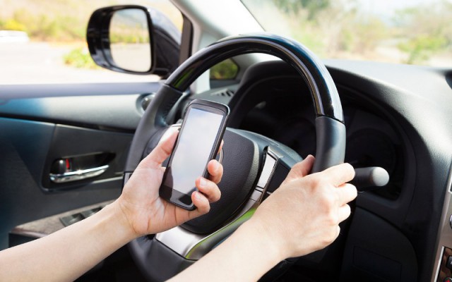 ATENŢIE! Sancţiuni DRASTICE pentru șoferii care folosesc telefonul mobil în trafic. VIDEO