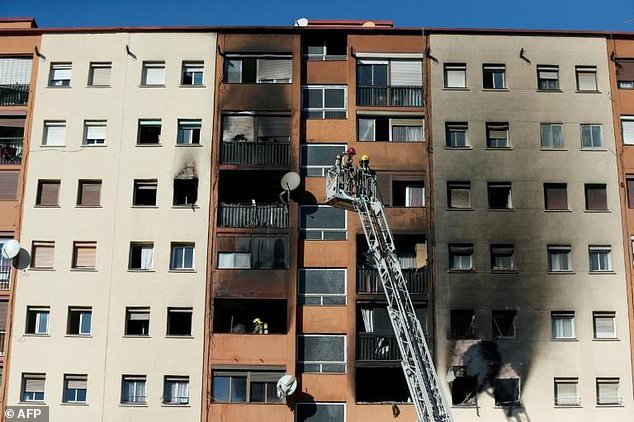 Spania: Trei morţi într-un incendiu izbucnit într-un imobil; un bebeluş în stare critică