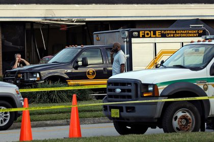 SUA: Atac armat într-o bancă din Florida soldat cu cel puţin cinci morţi