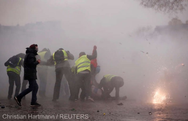 Reprimarea manifestaţiilor în Franţa alimentează resentimentele împotriva poliţiei şi guvernului