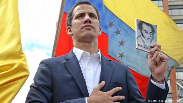 Preşedintele Parlamentului venezuelean se autoproclamă 'preşedintele în exerciţiu' al ţării, fiind recunoscut de Trump şi de OSA