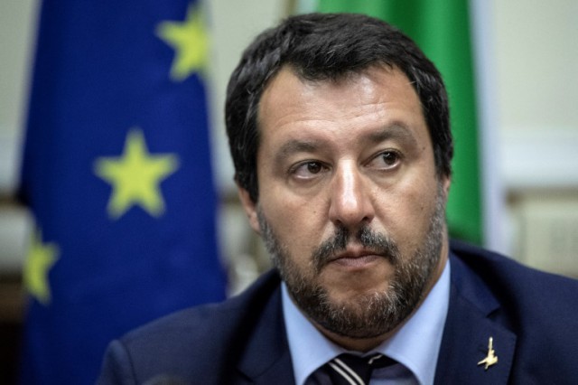 Italia: Salvini respinge acuzaţiile că aplică tactici naziste pentru a evacua un centru de primire a refugiaţilor