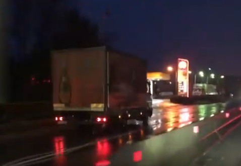 PERICOL PUBLIC la ieșire din Constanța: CAMION pe CONTRASENS! VIDEO