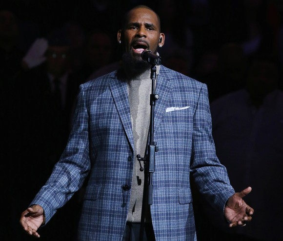 Aici le ţinea închise R.Kelly pe fetele transformate în sclave sexuale. Imagini din vila cântăreţului