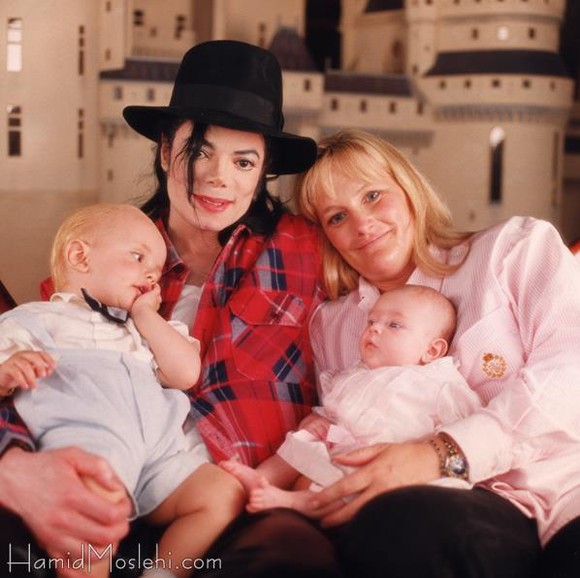 Cum arată în prezent femeia care i-a dăruit doi copii lui Michael Jackson