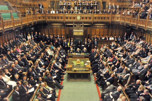 Brexit: Parlamentul britanic a respins masiv acordul propus de May; opoziţia laburistă introduce moţiune de cenzură