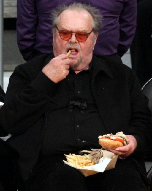 Jack Nicholson, după ce că s-a îngrăşat, nu se poate opri din mâncat! Imagini rare cu actorul de 81 de ani