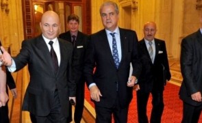 Adrian Năstase dă din nou de pământ cu PSD: Plecarea Corinei Crețu este un aspect negativ, un câștig pentru Ponta