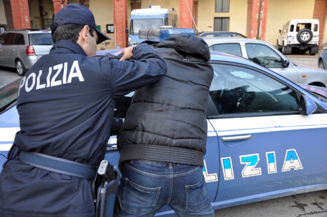 Bunuri de peste două milioane de euro confiscate de poliţie de la principalul clan mafiot din Roma