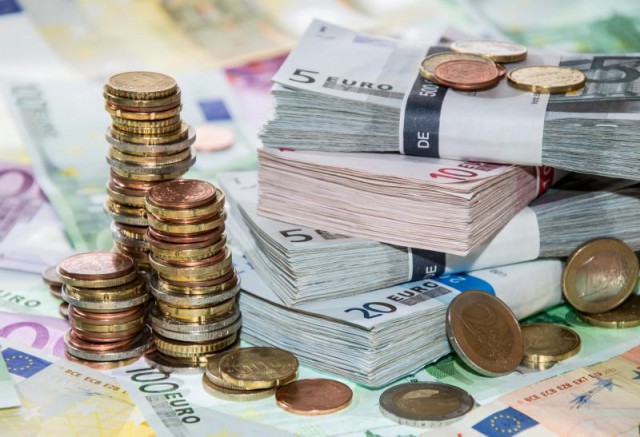 Leul înregistrează un nou minim istoric. Euro a depășit 4,7 lei