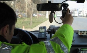 Autoturism depistat circulând cu 177 km/h