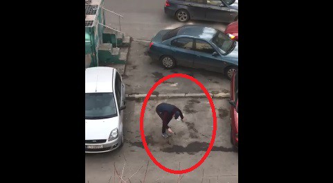 SPIRITE ÎNCINSE! Un constănțean a SPART ASFALTUL și a SCOS plăcuța de pe un loc de parcare! VIDEO