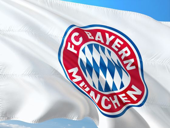 Antrenorul Hansi Flick va rămâne la Bayern Munchen până în 2023, a anunţat, vineri, clubul german