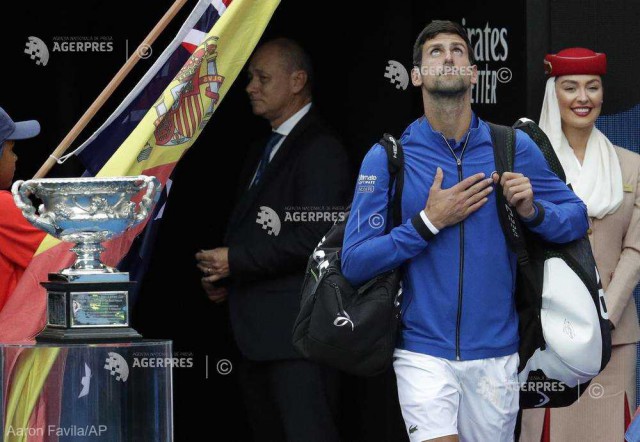 Novak Djokovic a câştigat trofeul la Australian Open