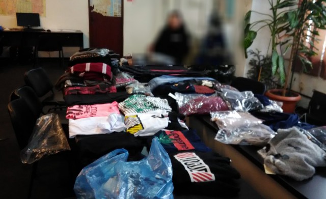 Vânzătoare ambulantă 'săltată' de polițiștii locali, din Tomis Nord!