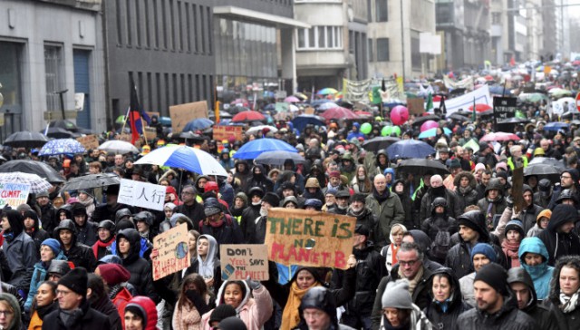 Belgia: 70.000 de participanţi la Bruxelles la Marşul european pentru climă