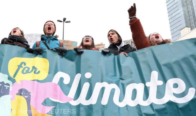 Mii de tineri manifestează din nou pentru climat pe străzile Bruxelles-ului