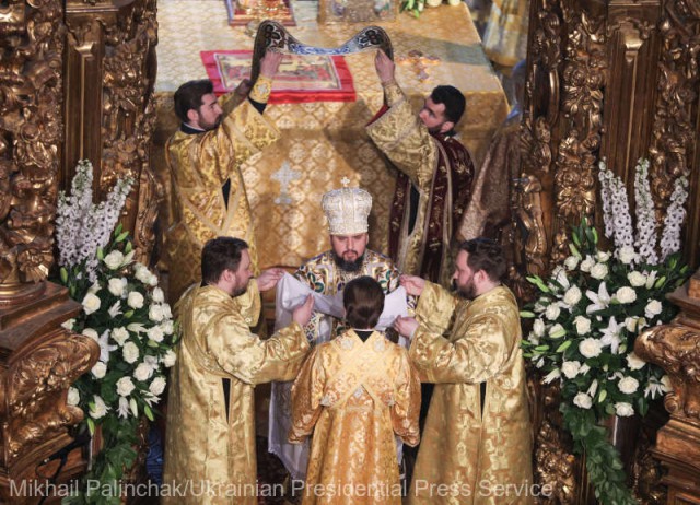 Ucraina: A fost întronizat primatul noii Biserici ortodoxe independente