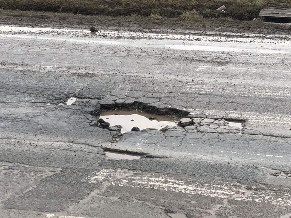 CRATERE PERICULOASE! Ce va face Primăria Năvodari cu drumul care duce la Petromidia CRATERE PERICULOASE! Ce va face Primăria Năvodari cu drumul care duce la Petromidia