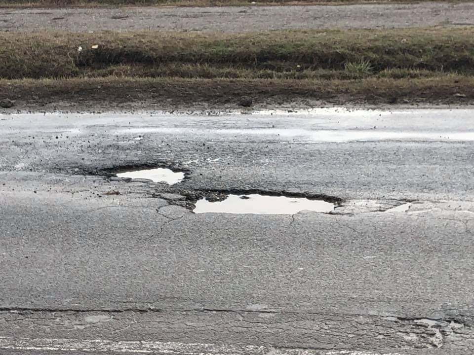 CRATERE PERICULOASE! Ce va face Primăria Năvodari cu drumul care duce la Petromidia CRATERE PERICULOASE! Ce va face Primăria Năvodari cu drumul care duce la Petromidia