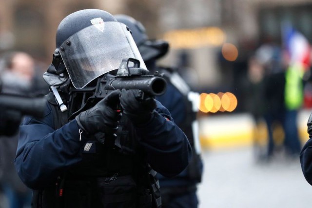 Forţele de ordine franceze au dreptul să continue folosirea gloanţelor de cauciuc împotriva manifestanţilor, a hotărât justiţia