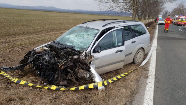 Accident rutier GRAV! Mașini făcute PRAF, persoane rănite!