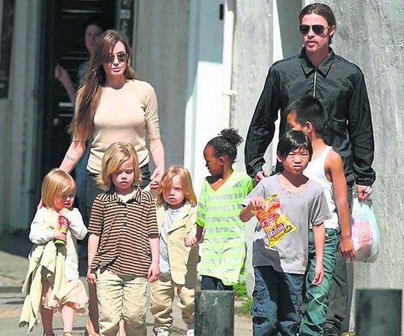 Ce mult s-au schimbat copiii Angelinei Jolie! Gemenii Knox și Vivienne, de nerecunoscut