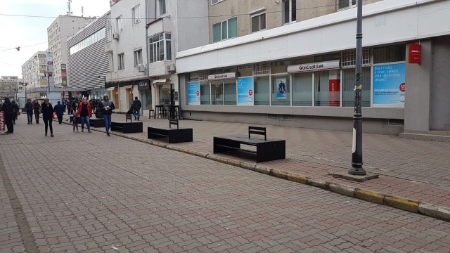 NOUTĂȚI pe strada Ștefan cel Mare: 80 de bănci și 40 de coșuri de gunoi!