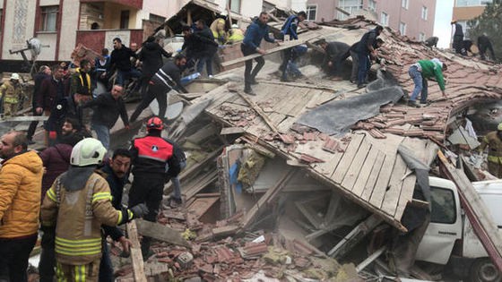 Blocul de apartamente prăbuşit la Istanbul: Bilanţul a ajuns la şase morţi