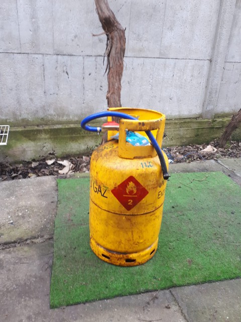 Butelie cuprinsă de flăcări, la Tuzla!