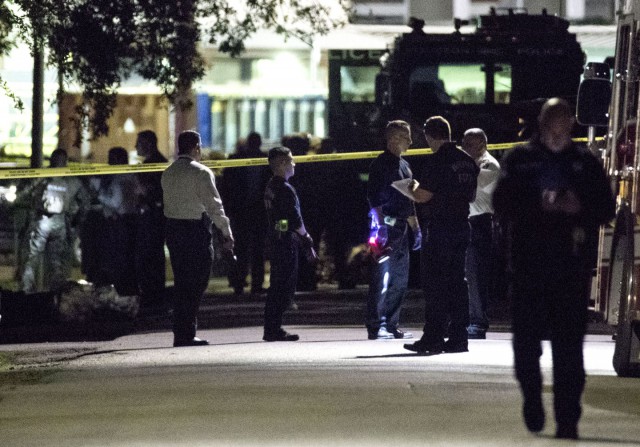 SUA: Doi suspecţi morţi şi patru poliţişti răniţi într-un incident cu focuri de armă la Houston