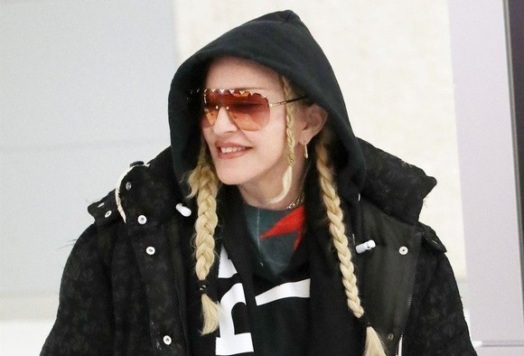 Madonna, cum să dai 5.500 de dolari pe o jachetă în care înoţi?