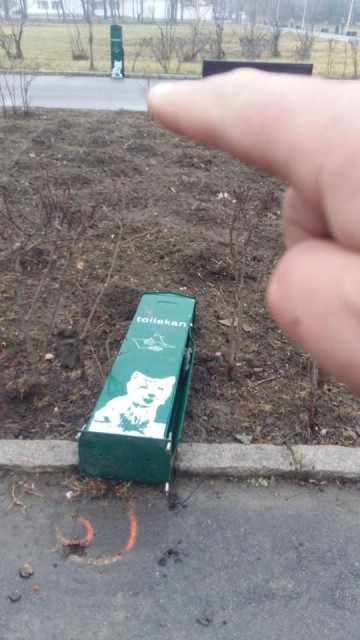 Dispozitivele pentru deșeuri canine, FURATE sau VANDALIZATE!