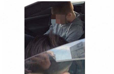 Prinşi în flagrant: SE DROGAU în toaleta unui club din Mamaia!