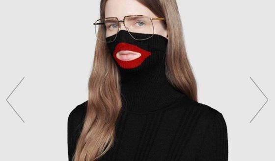 Compania Gucci retrage de pe piaţă un pulover, după ce modelul a fost criticat dur