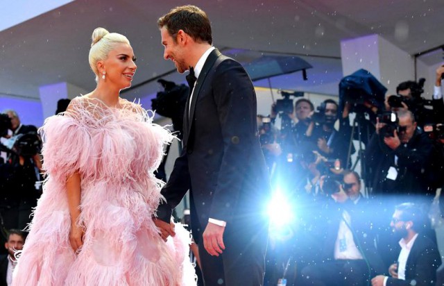 Lady Gaga, supriză uriaşă la concertul din Las Vegas. L-a adus pe Bradley Cooper pe scenă