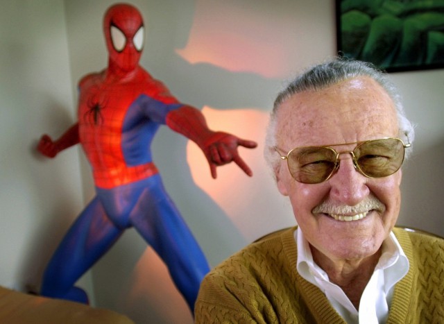 Stan Lee, creatorul mai multor supereroi de benzi desenate, omagiat la Hollywood