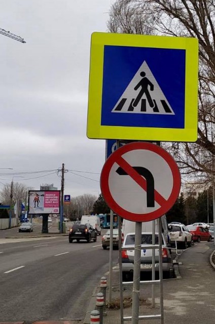 Se ÎNLOCUIESC INDICATOARELE de la trecerile pentru pietoni de pe două bulevarde din CONSTANȚA!