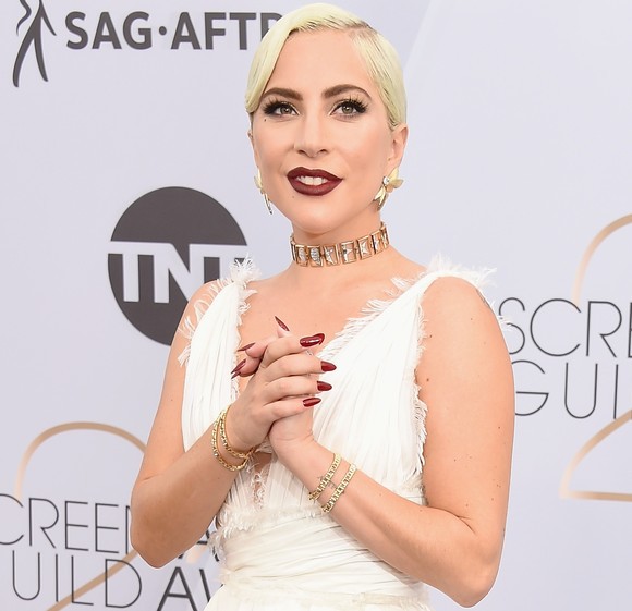 Lady Gaga reacţionează la zvonurile privind o relaţie cu Bradley Cooper
