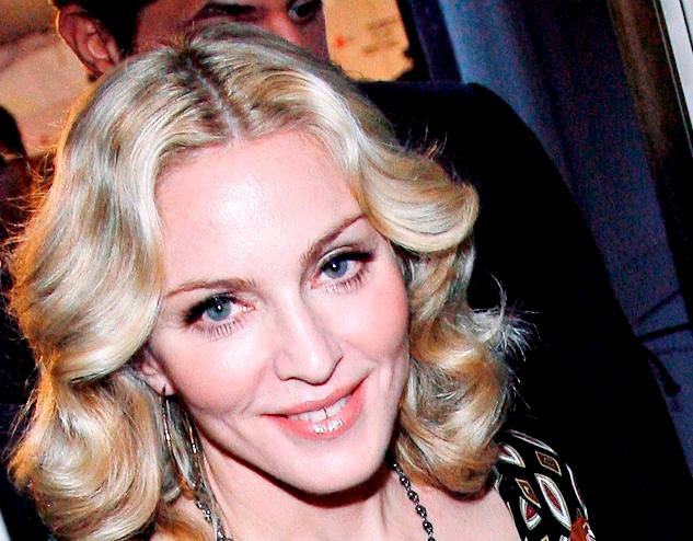 Madonna și-a schimbat radical look-ul. Nu o mai recunoști!