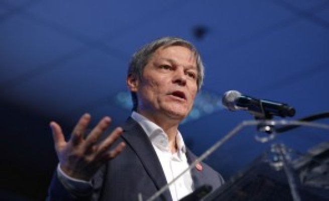 Dacian Cioloș, surprins alături de Vasile Blaga și Rareș Bogdan