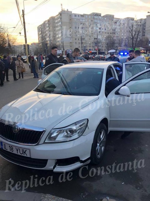 PERCHEZIŢII în Piaţa Tomis 3: Patru tineri se DROGAU într-o maşină! VIDEO!