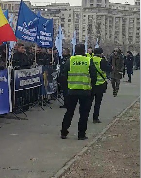 VIDEO. Polițiștii PROTESTEAZĂ în Capitală: „Ne-am săturat de bătaia de joc!”