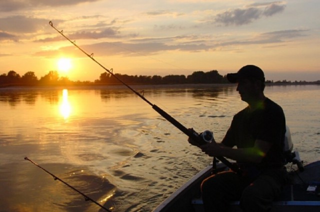 Pescuitul în scop comercial, recreativ şi familial în habitatele piscicole naturale, interzis 60 de zile