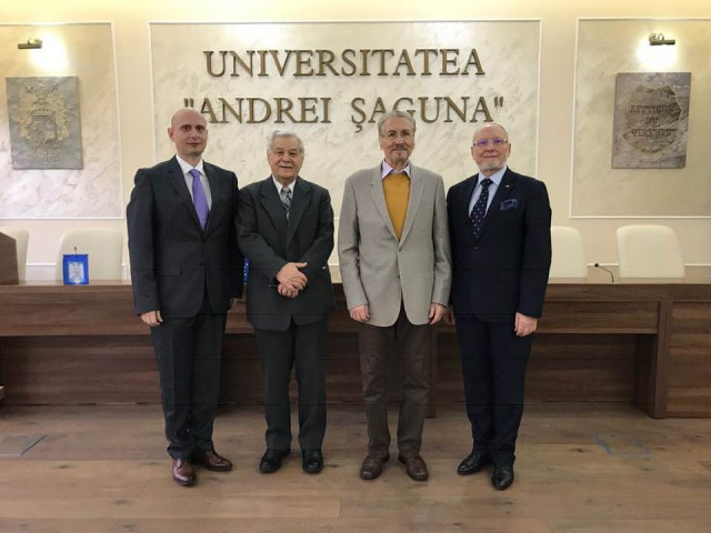 Emil Constantinescu, în vizită la Universitatea 