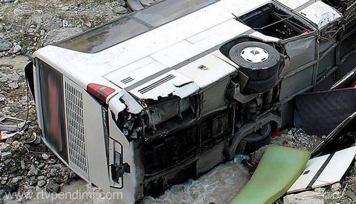 Accident de autocar în Macedonia de Nord: Cel puţin 14 morţi