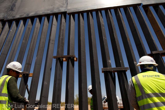 ''Sute de kilometri'' de zid vor fi construiţi la frontiera cu Mexicul până în 2020