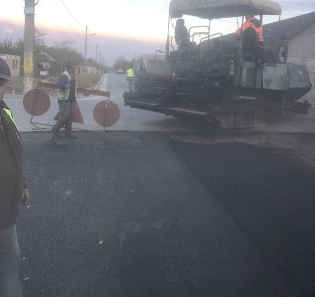 Contracte de 150 de milioane de euro. DRDP Constanţa cumpără fără licitaţie 5.000 de tone de asfalt de la o firmă de casă
